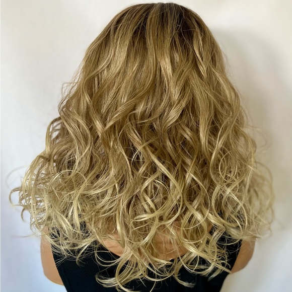 Gorgeous Ombre Blonde Mix Premium Fiber Lace Front Wig for Daily Wear/Events 🙌 - Picture 9 of 9